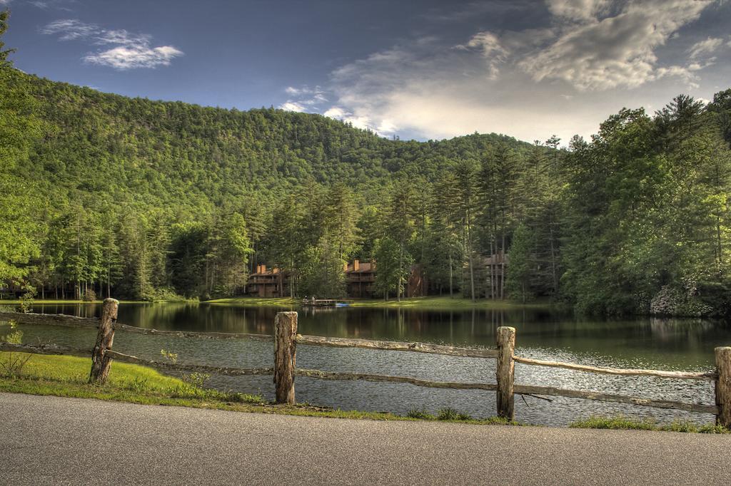 Foxhunt At Sapphire Valley Exterior photo